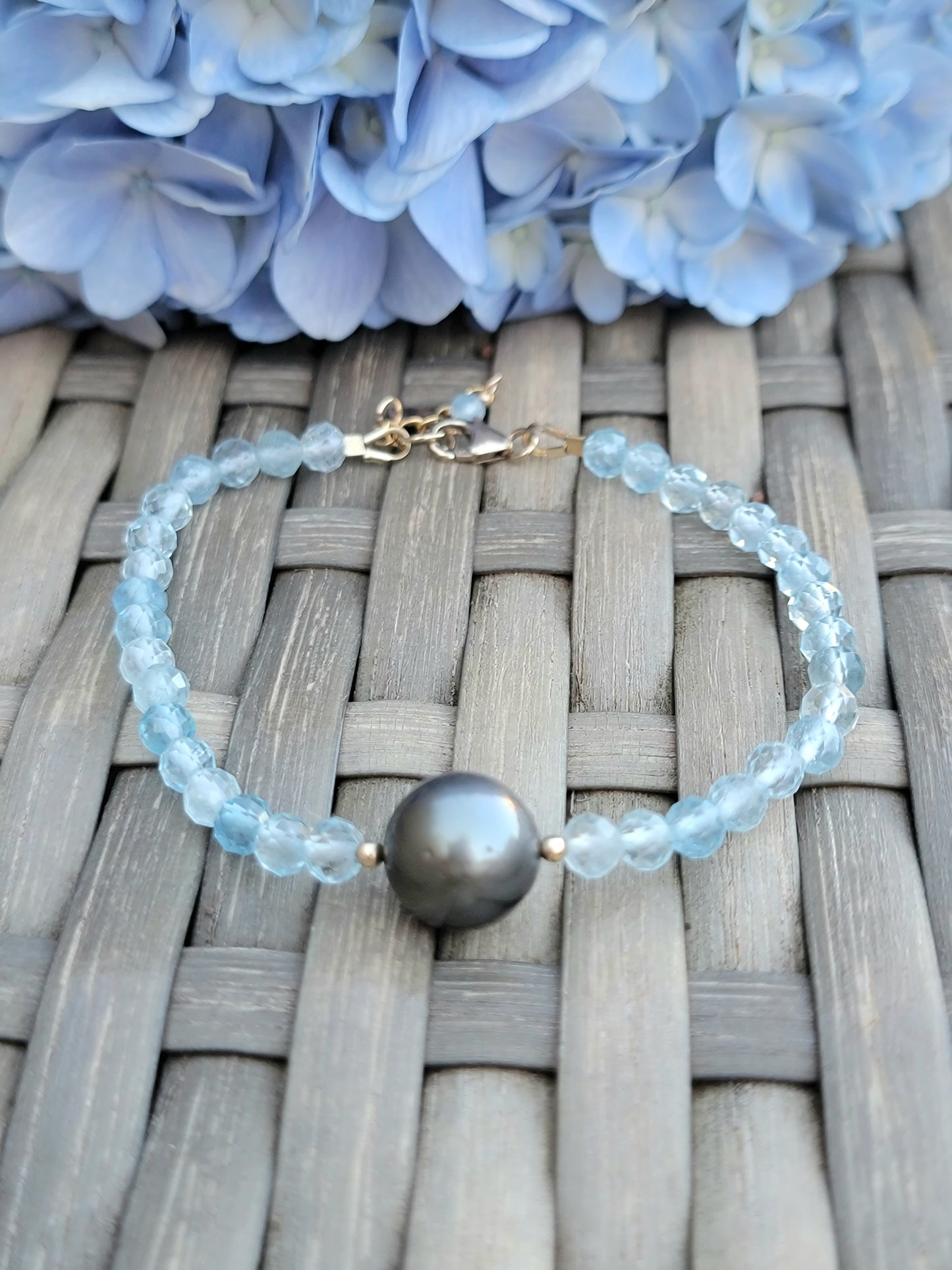 Tahitian Pearl Bracelet with genuine real aquamarine gemstones crystals, black south sea pearl