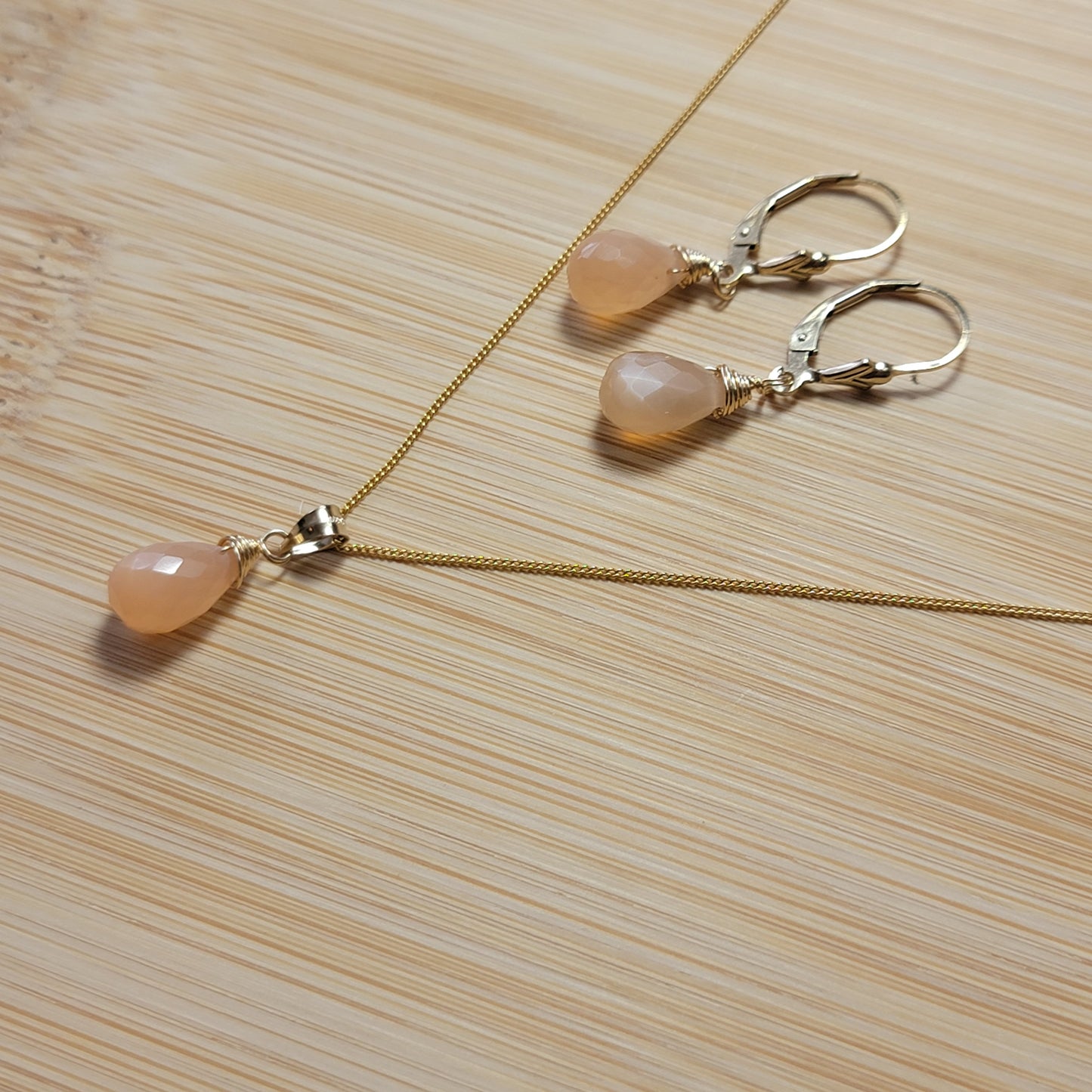 Jewelry Set Peach Moonstone Crystal Gemstone Earrings and Necklace set gold June Birthstone