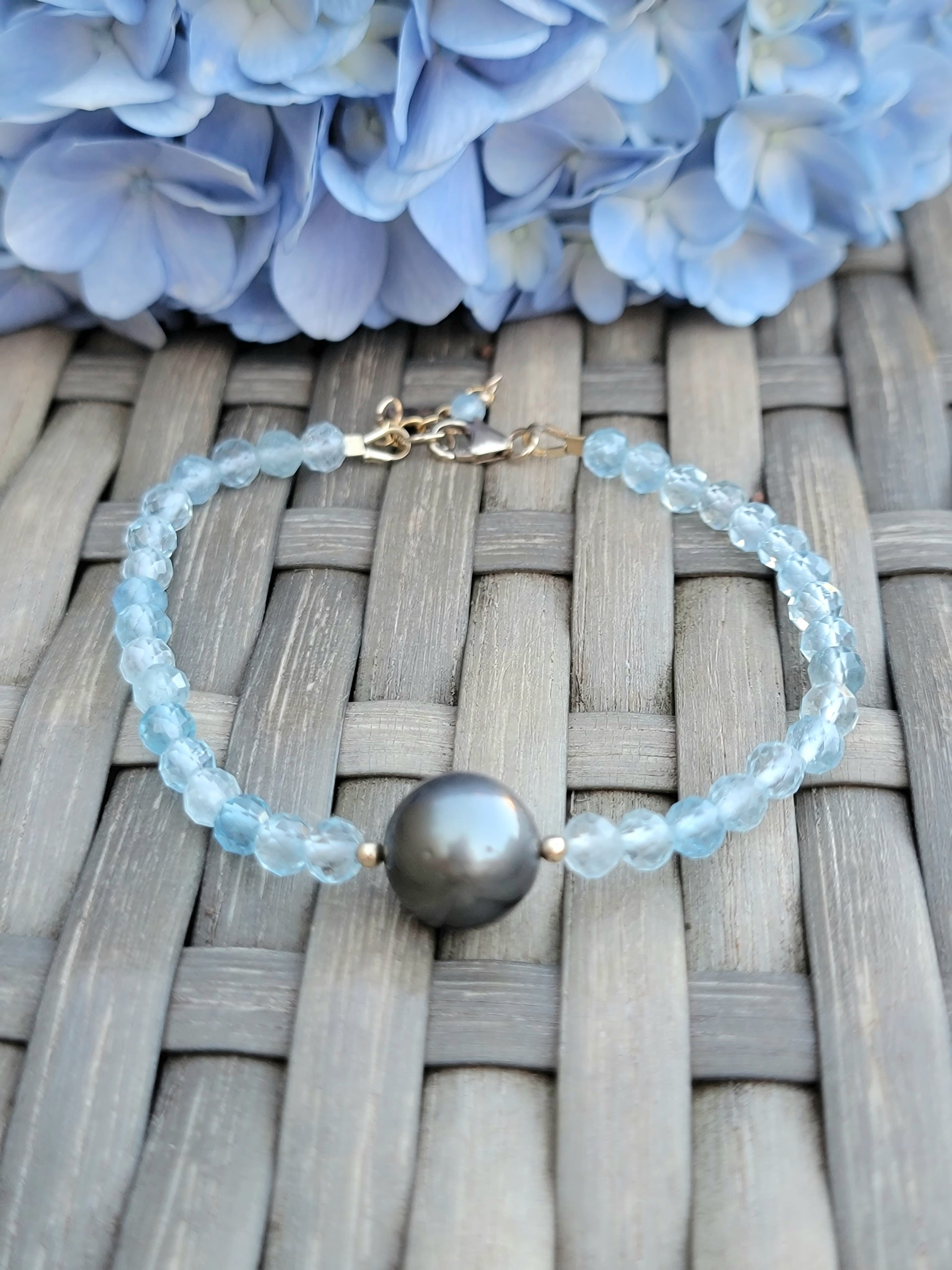 Tahitian Pearl Bracelet with genuine real aquamarine gemstones crystals, black south sea pearl 