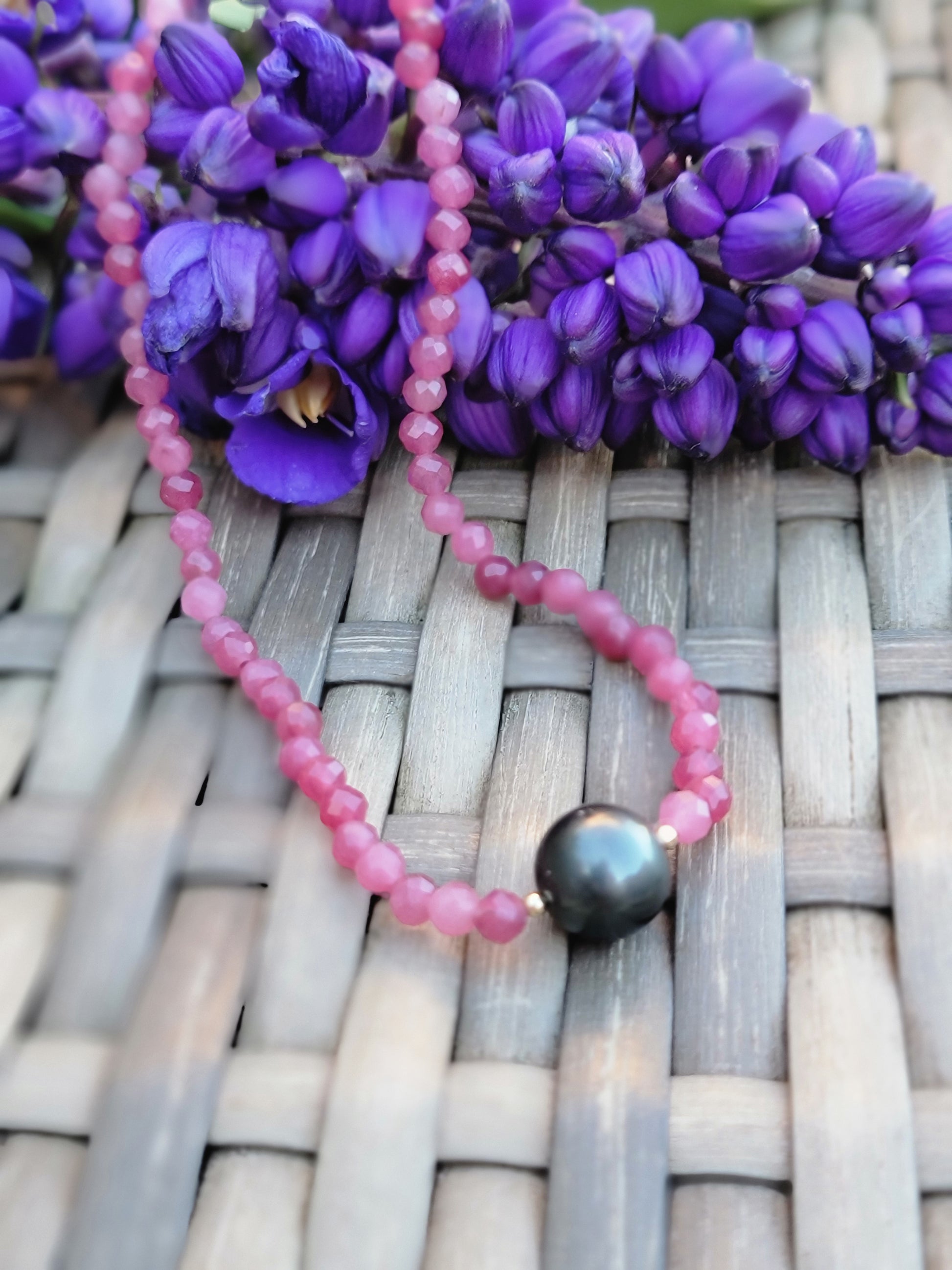 Tahitian Pearl Necklace Choker with genuine garnet gemstone crystals, black south sea pearl