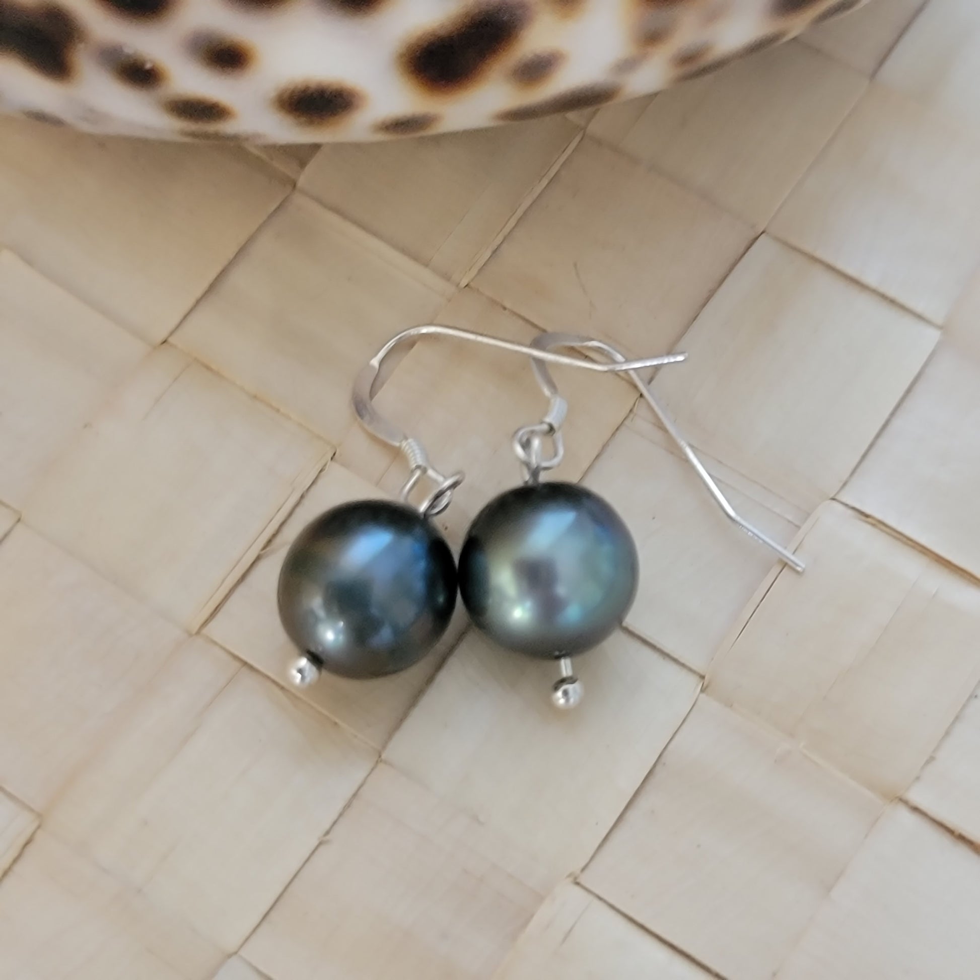 Tahitian Black Pearl Earrings Dangle